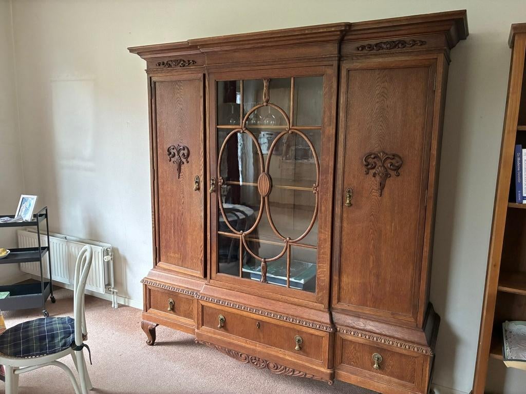Antieke kast (Art Deco stijl), Ophalen