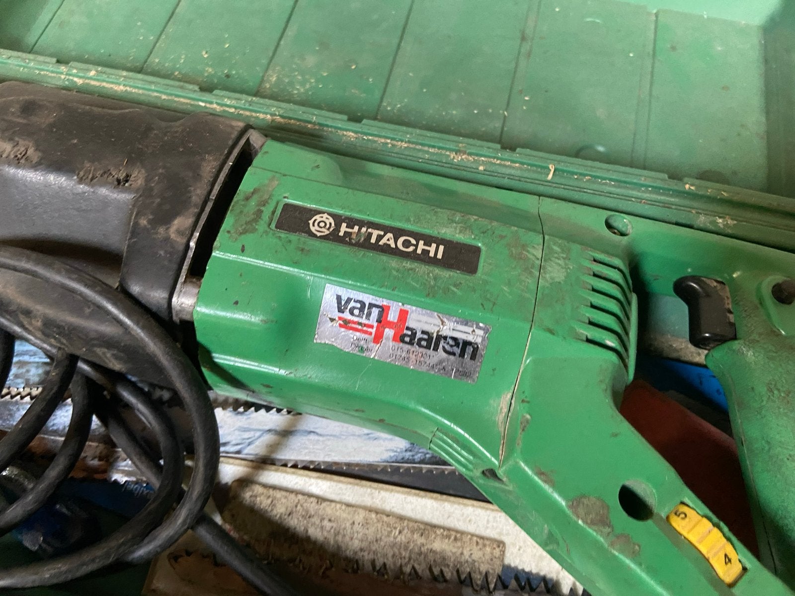 Hitachi reciprozaag in koffer, Gebruikt, 70 mm of meer, 600 tot 1200 watt, Ophalen of Verzenden