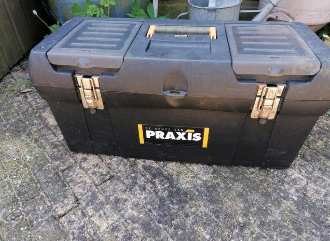 Praxis gereedschapskist gevuld met gereedschap en ijzerwaren, Ophalen, Gevuld, Gebruikt