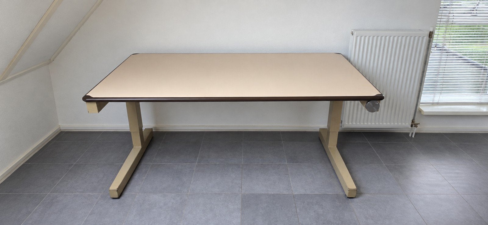 Verstelbaar Bureau - werktafel, Zit-sta bureau, Gebruikt, Metaal, In hoogte verstelbaar