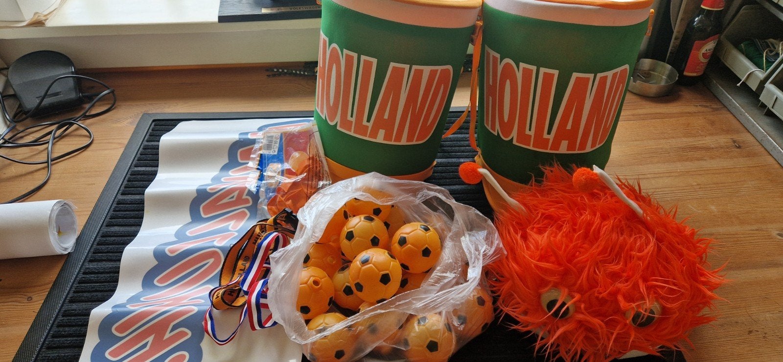 Oranje Feestpakket: Hoeden, Ballen en Versiering, Ophalen of Verzenden, Gebruikt, Feestartikel, Oranje of Koningsdag