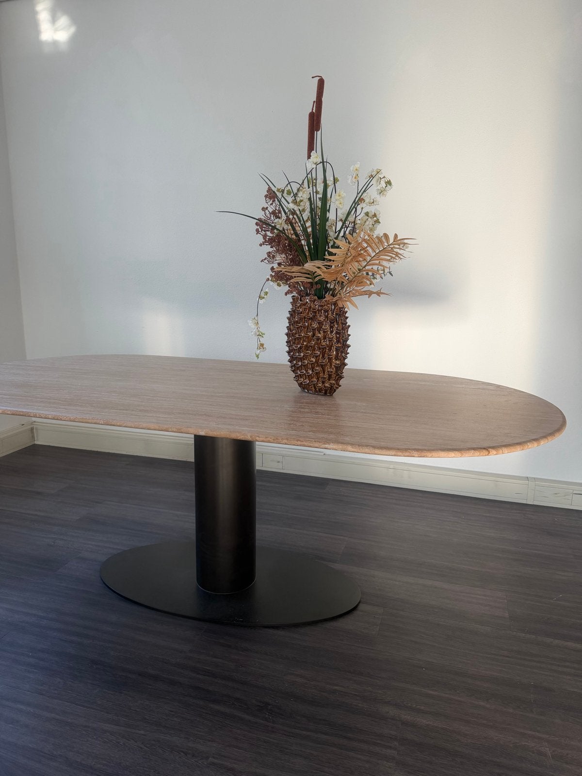 Ovale eettafel met travertin blad en metalen poot206x90, Huis en Inrichting, Tafels | Eettafels, Overige materialen, Vijf personen of meer