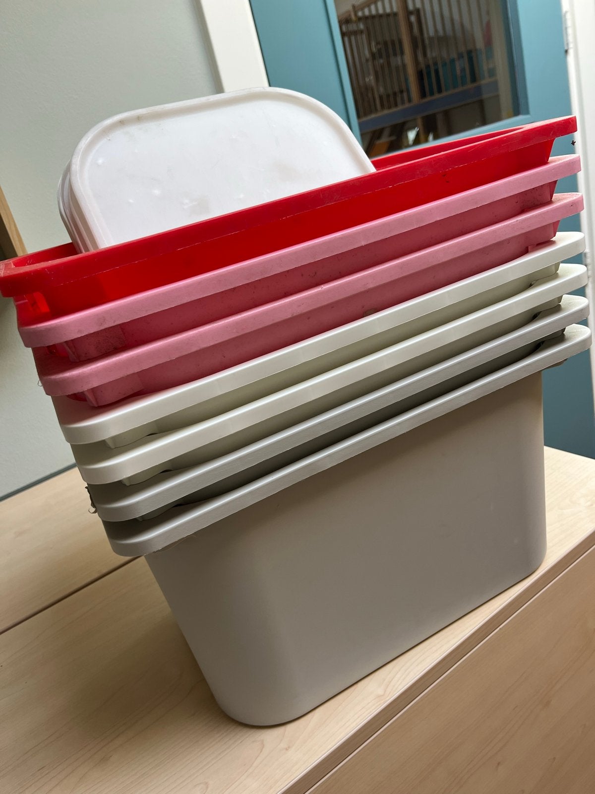 7 IKEA bakken met deksel - Diverse kleuren, Ophalen, Gebruikt, Meerkleurig, Kunststof