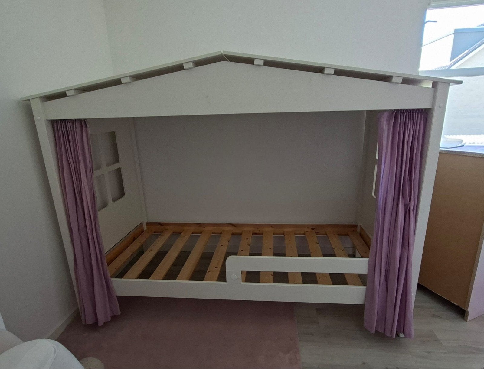 Bed huisje wit met gordijntjes, Ophalen, Gebruikt, 90 cm, Eenpersoons