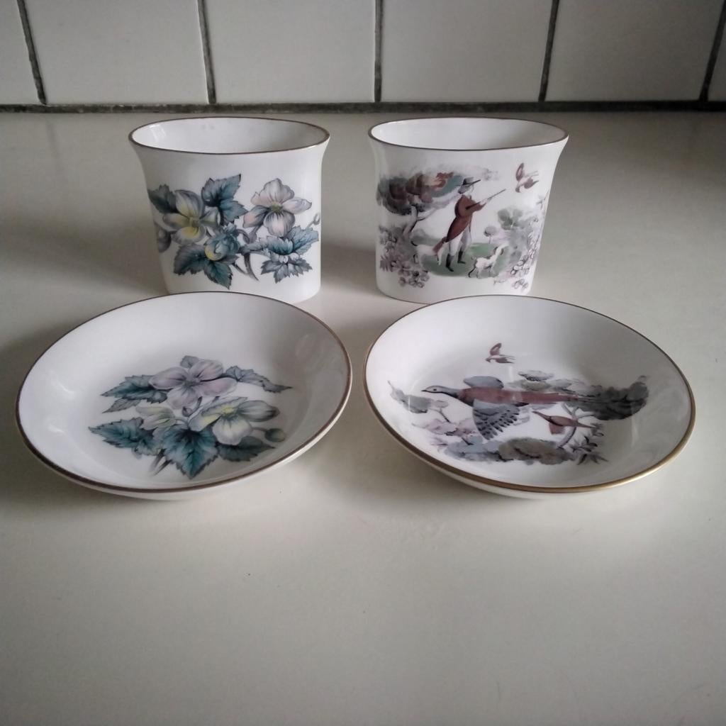 Royal worchester  2 prikker/sigaretten bakjes en 2 petitfour, Ophalen of Verzenden, Nieuw, Overige stijlen