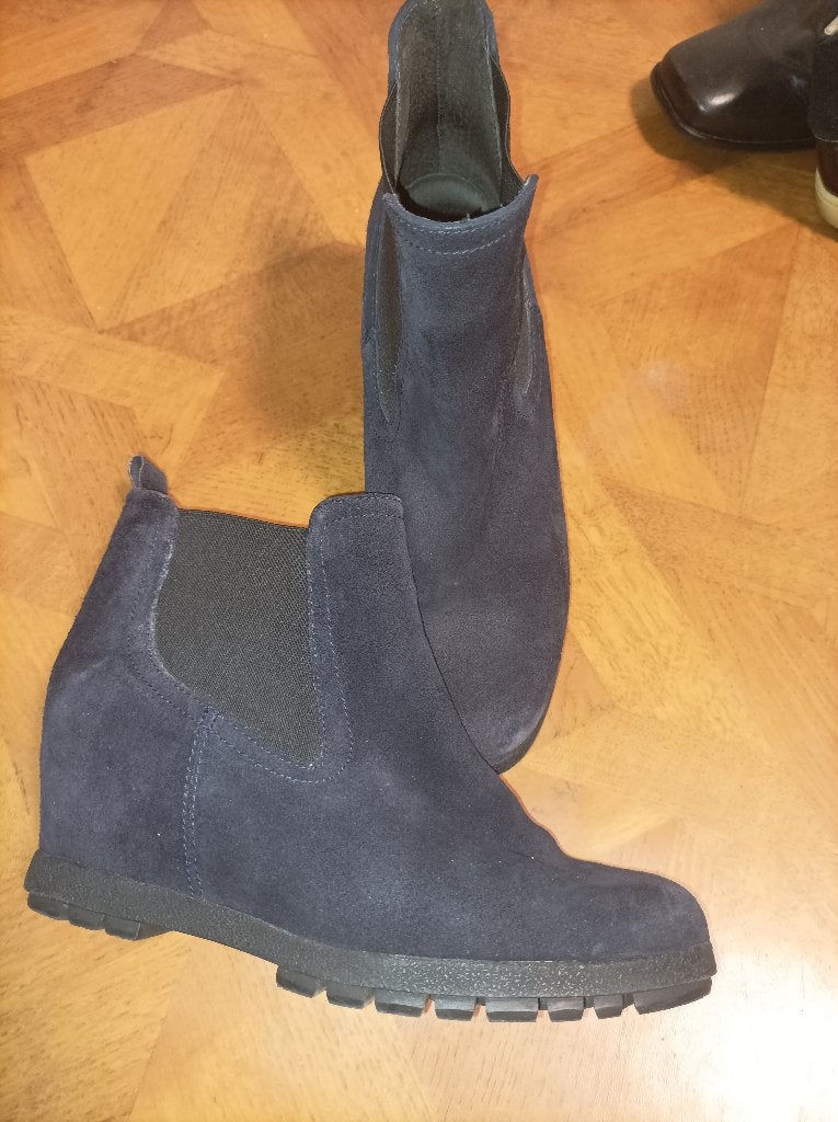 Gadea suede leer enkellaarsjes sleehak maat 39 donkerblauw, Blauw, Lage of Enkellaarzen, Ophalen of Verzenden, Zo goed als nieuw