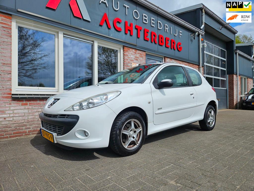 Peugeot 206 + 1.4 Millesim 200 Trekhaak! Cruise Control! Leu, Auto's, Voorwielaandrijving, 31 €/maand, 4 cilinders, Wit