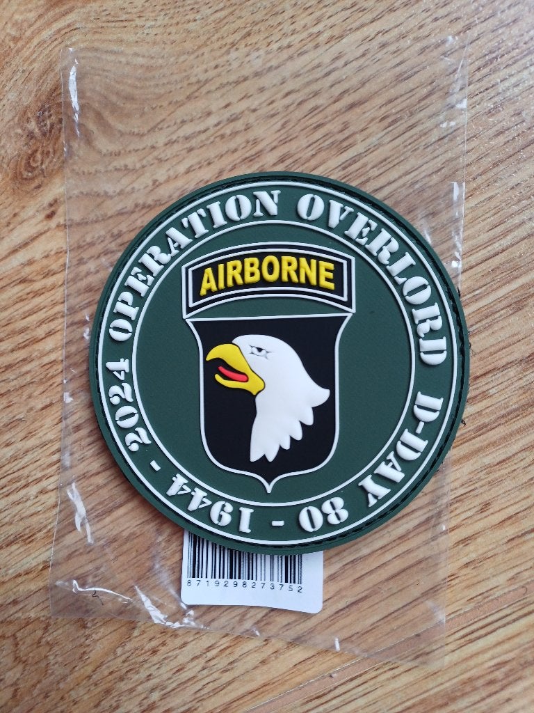 Patch D-Day 80th anniversary 2024 (2 soorten), Ophalen of Verzenden, Overige soorten, Overige gebieden, Embleem of Badge