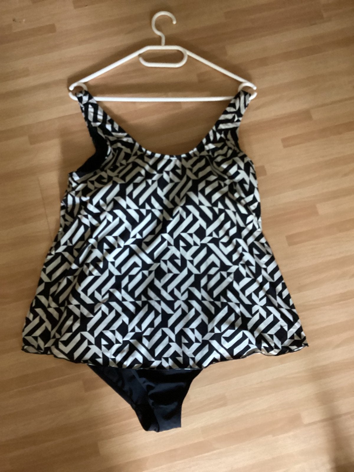 Badpak met rokje mt 44 ( in Hilversum ), Ophalen of Verzenden, Zo goed als nieuw, Zwart, Badpak
