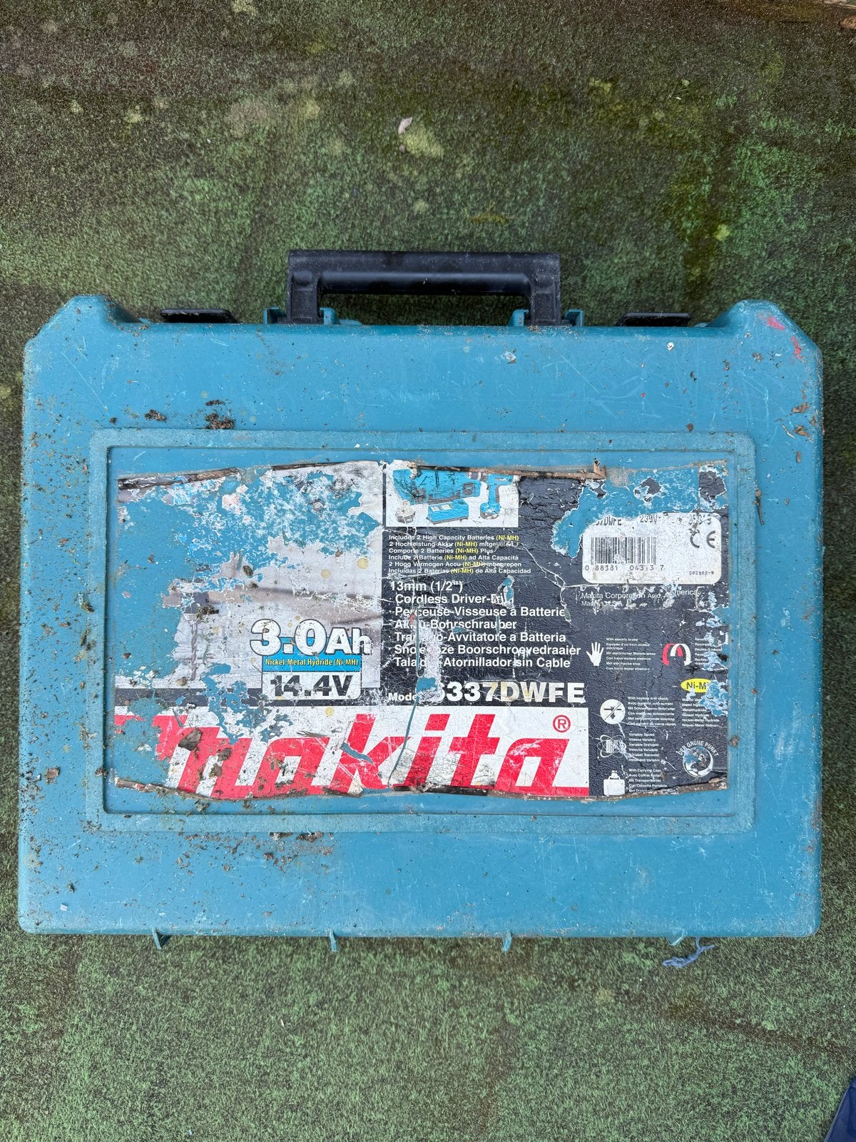 Makita 337DWFE Accuboormachine 14.4V met lader en koffer, Ophalen, Gebruikt, Variabele snelheid, Boor- en Schroefmachine