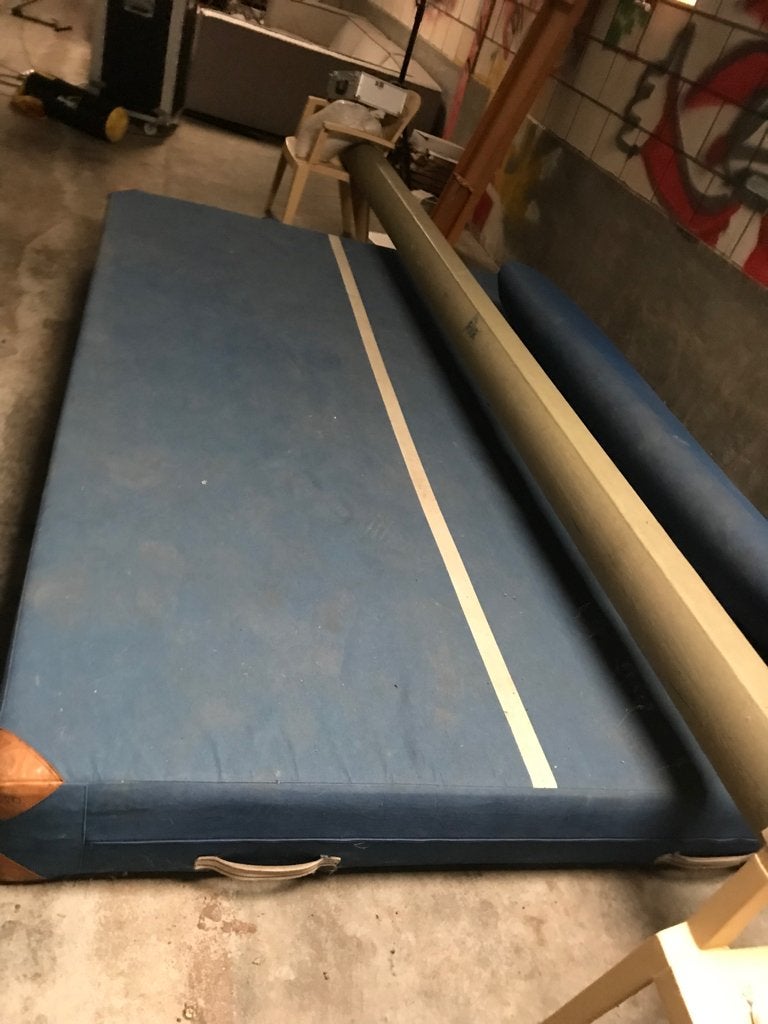 Dikke mat turnmat gymnastiek turnen met midden streep, Sport en Fitness, Ophalen, Materiaal, Maat 36 t/m 42, Zo goed als nieuw
