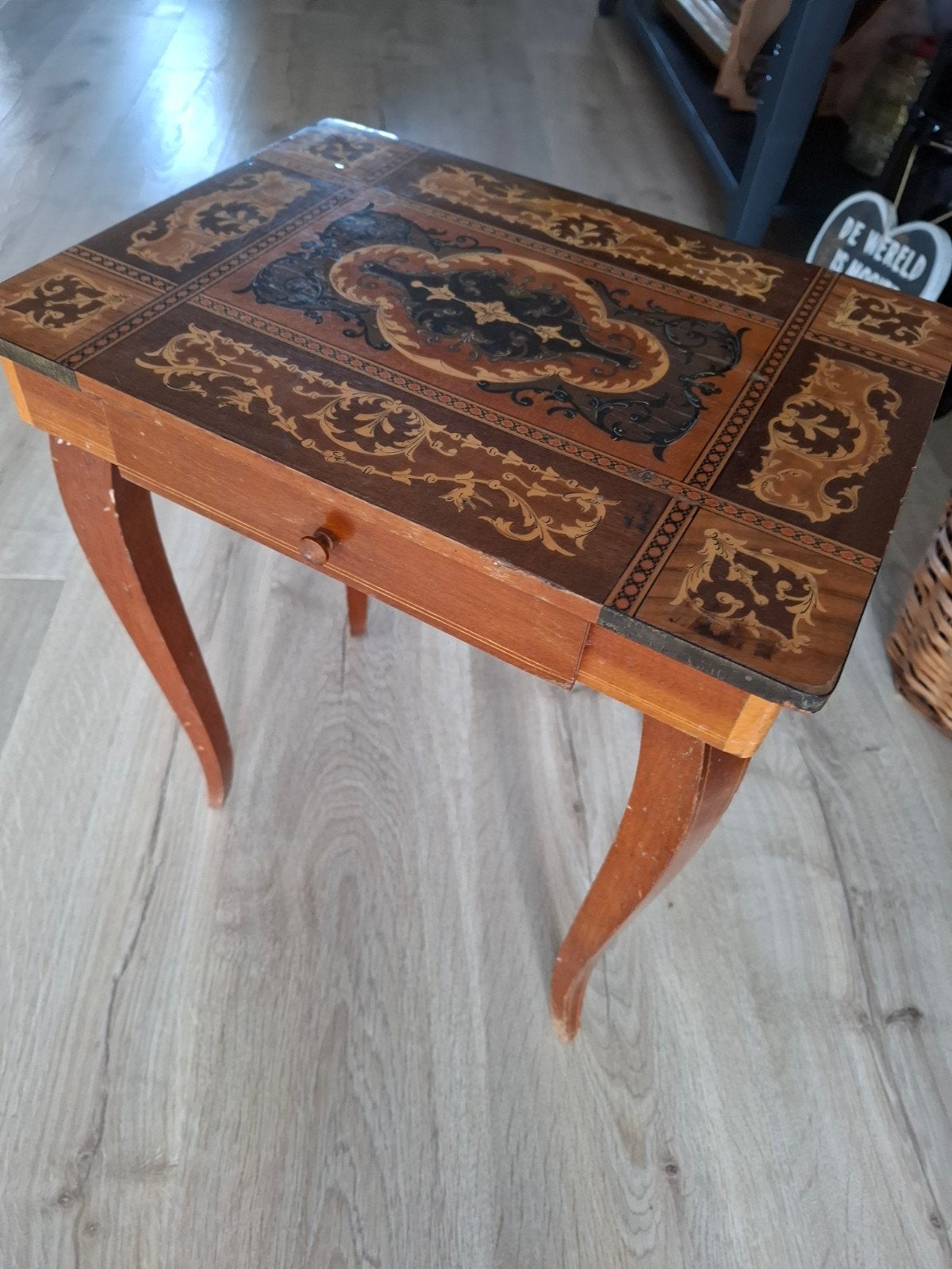 Antieke bijzettafel,Met muziek,  met intarsia en lade, Ophalen of Verzenden