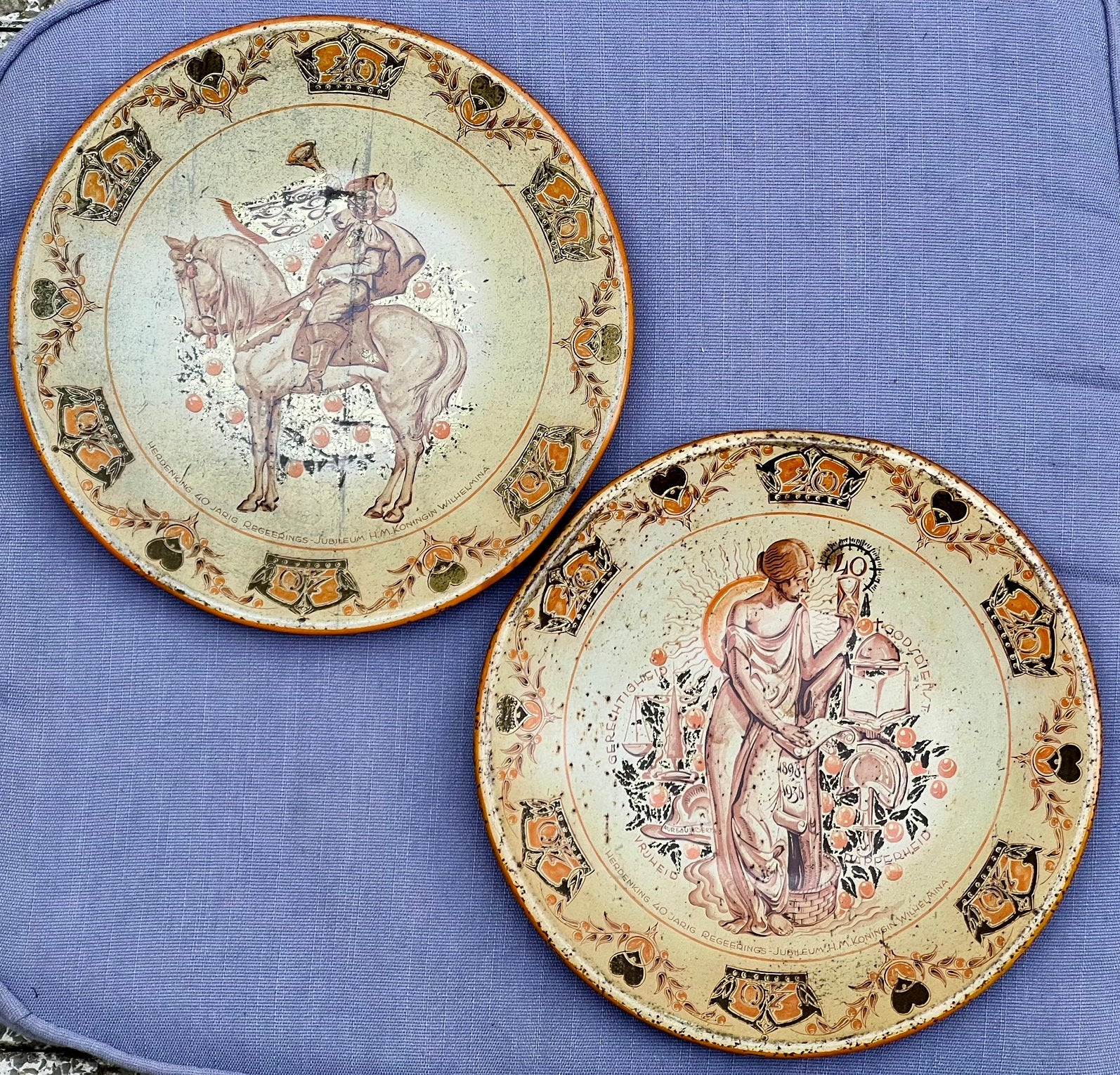 2 metalen borden uit 1938: 40 jaar Koningin Wilhelmina, Verzamelen, Verzenden, Gebruikt, Servies