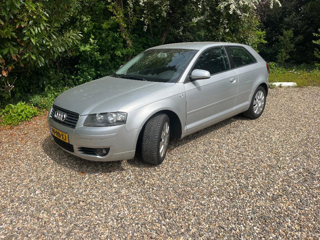 Audi A3 Attraction - zilver grijs - Mooie auto!, Auto's, Audi, Voorwielaandrijving, Stof, Zwart, 4 cilinders