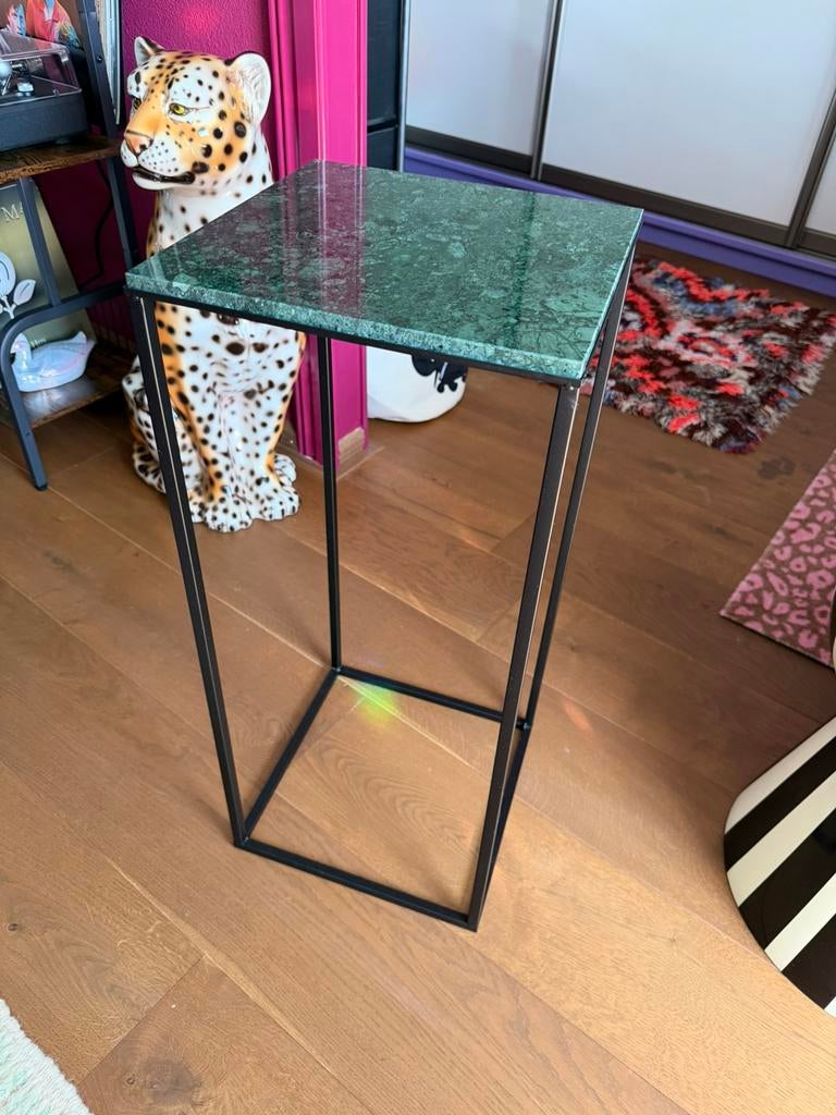Bijzettafel met groen marmer blad, Huis en Inrichting, Tafels | Bijzettafels, Ophalen, Minder dan 55 cm, Gebruikt, Vierkant