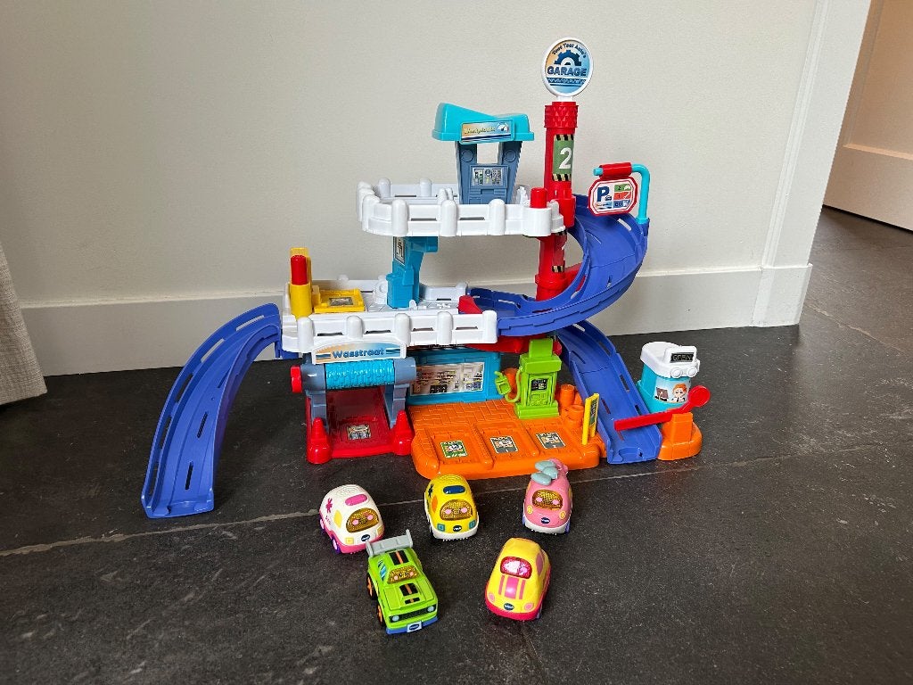 V tech Toet Toet auto’s garage, Kinderen en Baby's, Ophalen of Verzenden, Zo goed als nieuw, 2 tot 4 jaar