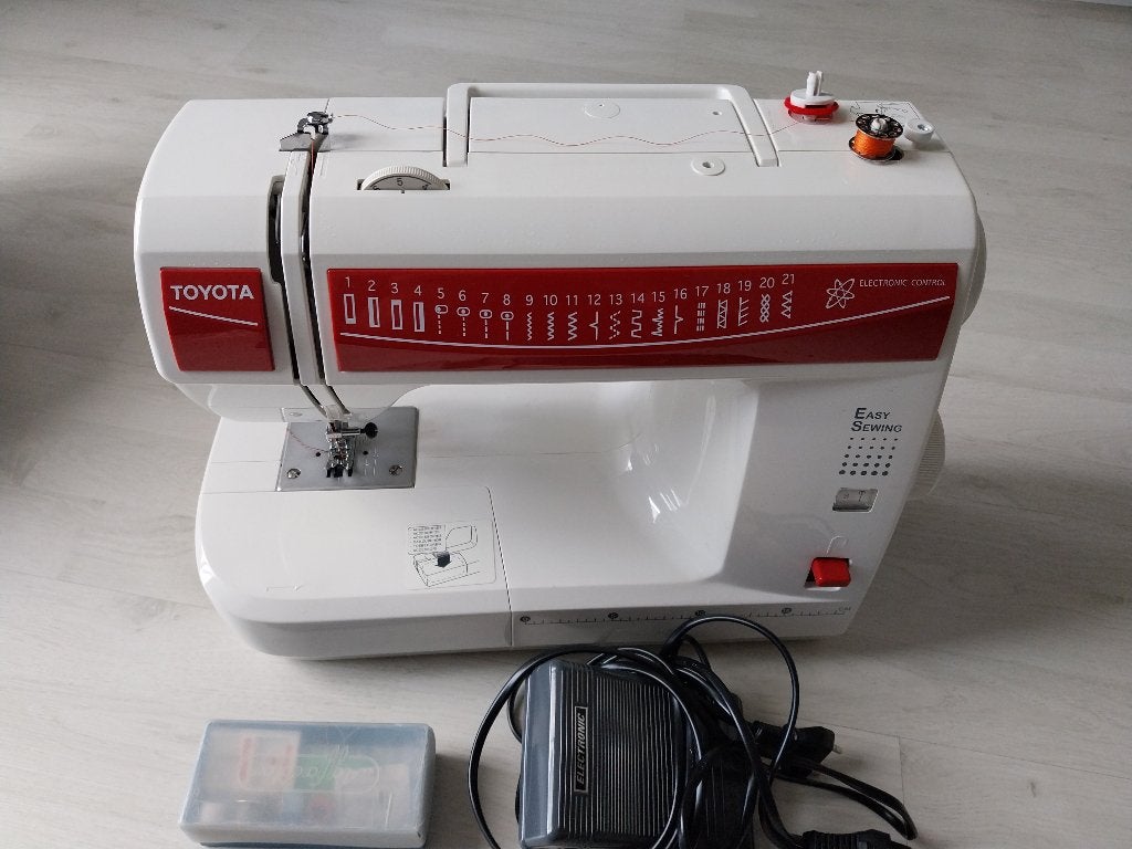 Toyota naaimachines, Ophalen, Zo goed als nieuw, Naaimachine, Overige merken