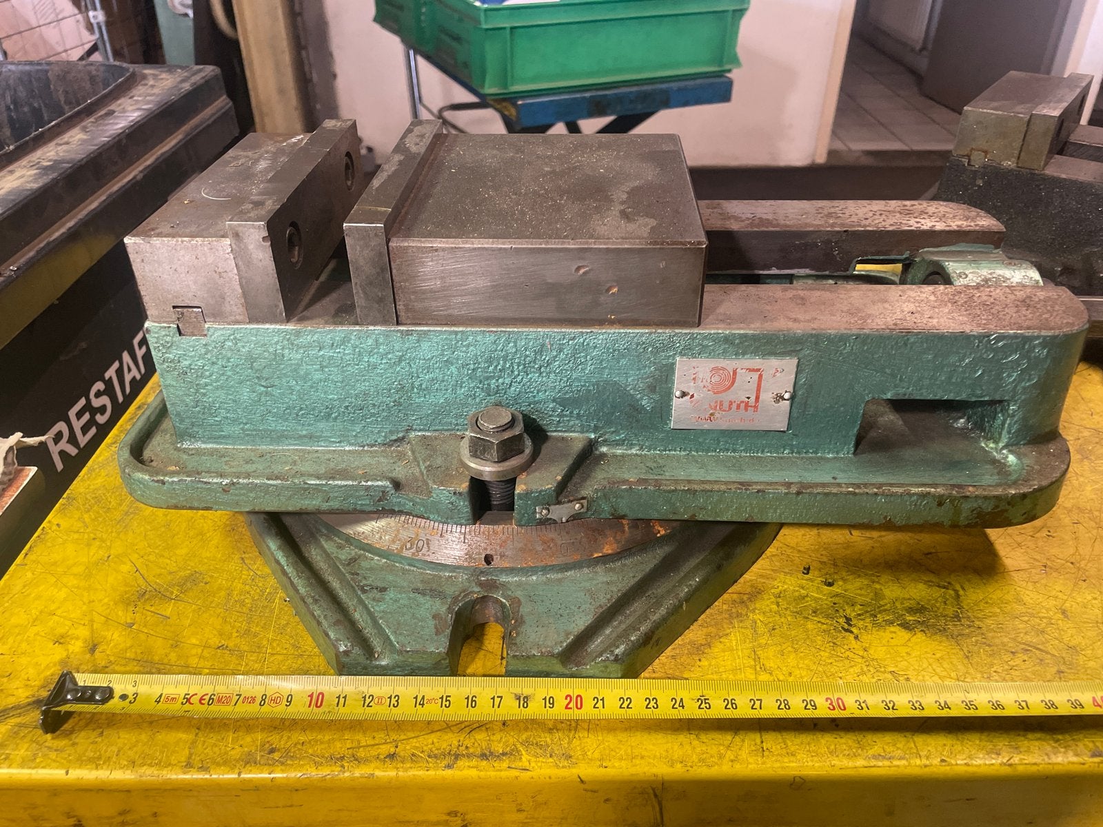 Knuth machineklem met draaiplateau, Ophalen, Gebruikt