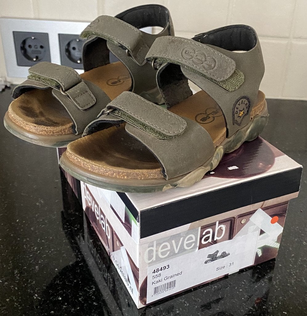 Develab kinder sandalen, maat 31, khaki kleur, Gebruikt, Develab, Overige typen, Ophalen of Verzenden