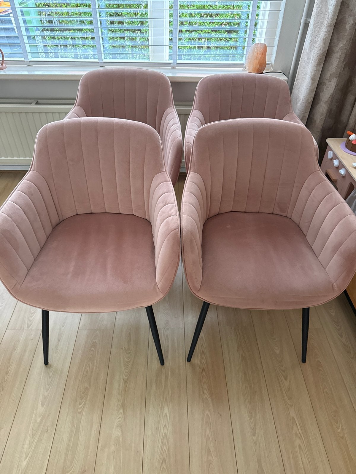 4x Kwantum roze Como stoelen met zwarte stalen poten, Huis en Inrichting, Stoelen, Ophalen, Overige kleuren, Zo goed als nieuw