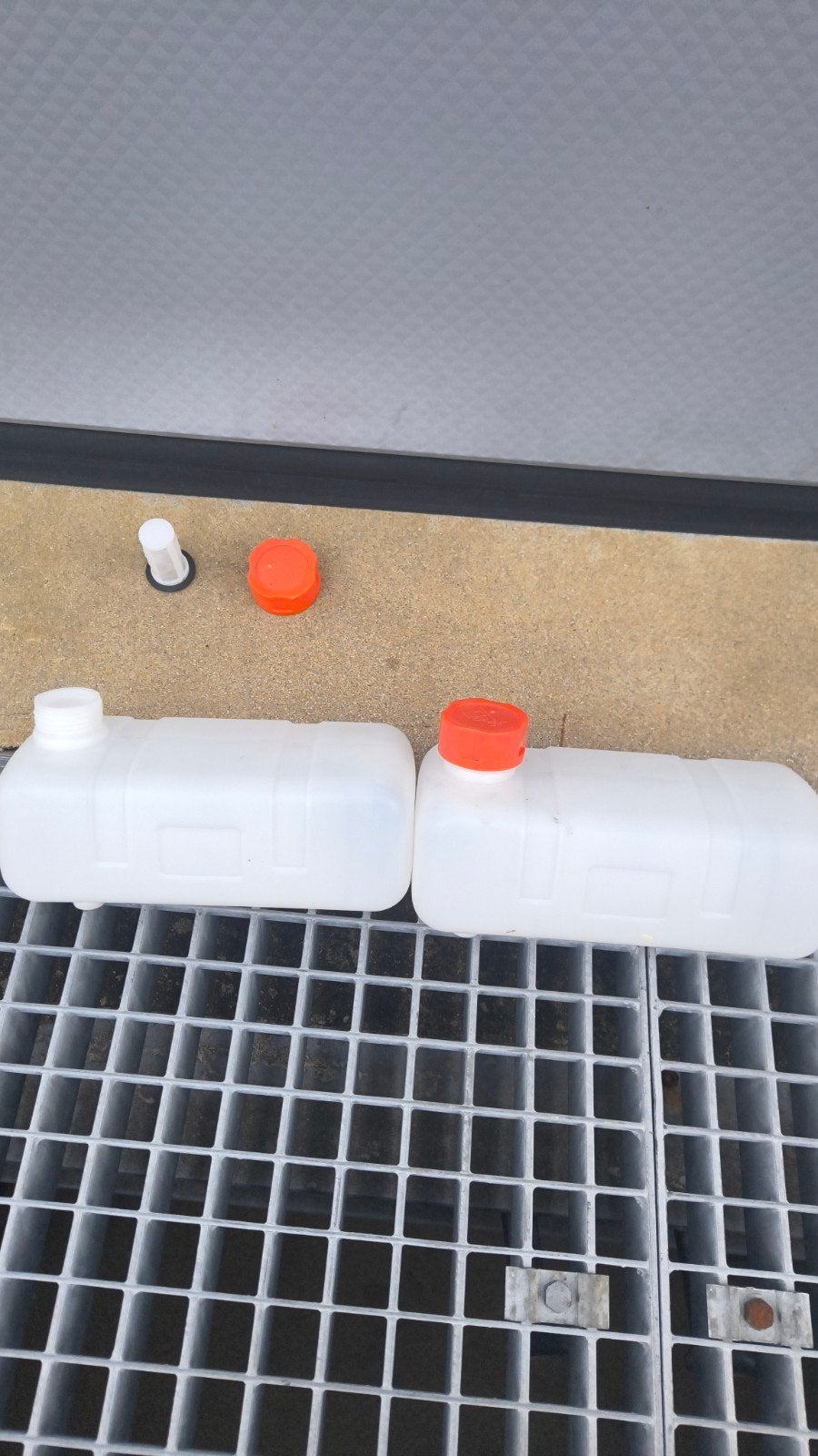 NIEUW Universeel ruitenwisservloeistof reservoir 1 liter, Ophalen of Verzenden, Nieuw, Universele onderdelen