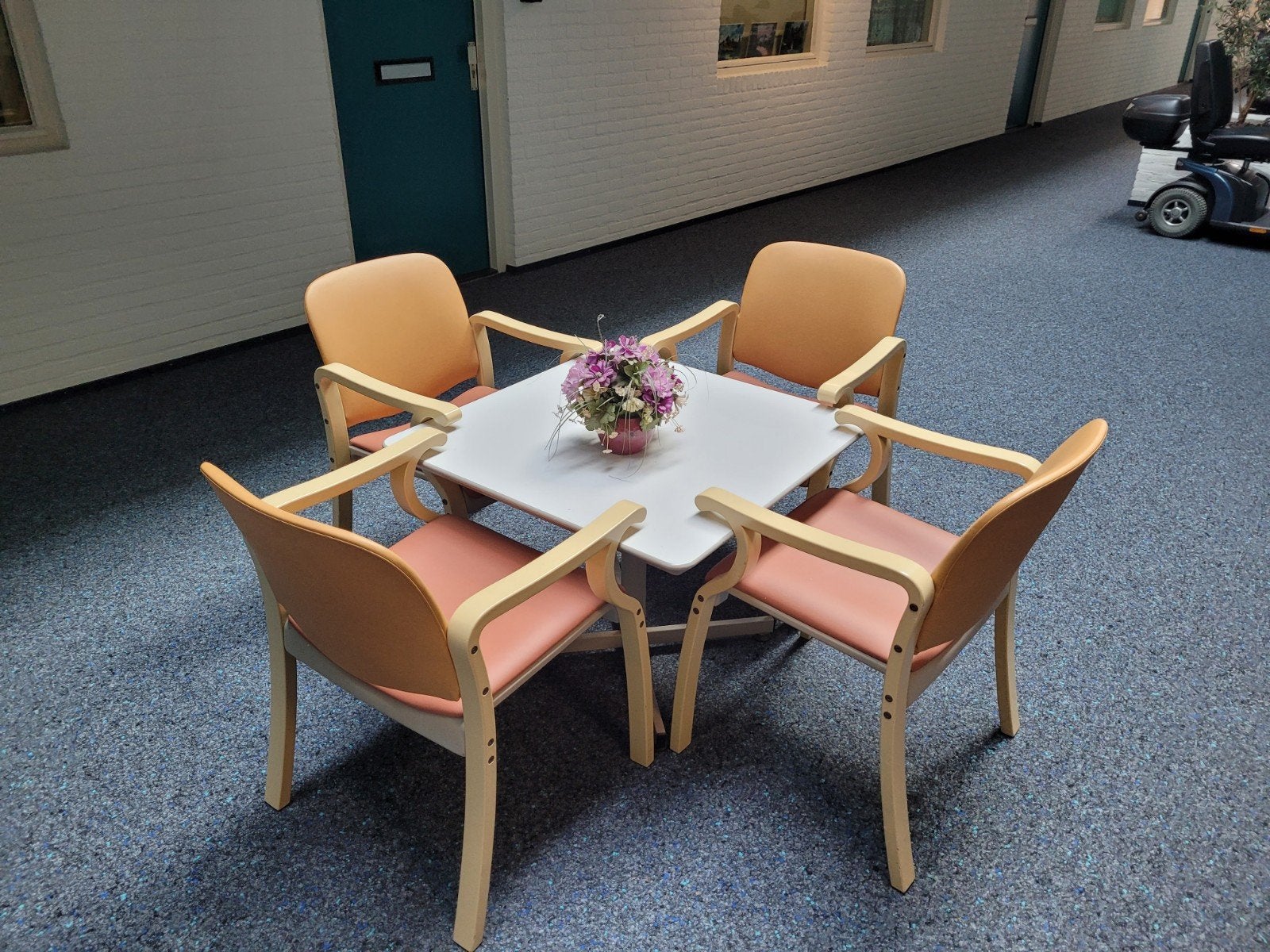 30 kembo stoelen en 6 tafels binnenkort beschikbaar., Ophalen, Gebruikt, Vijf, Zes of meer stoelen