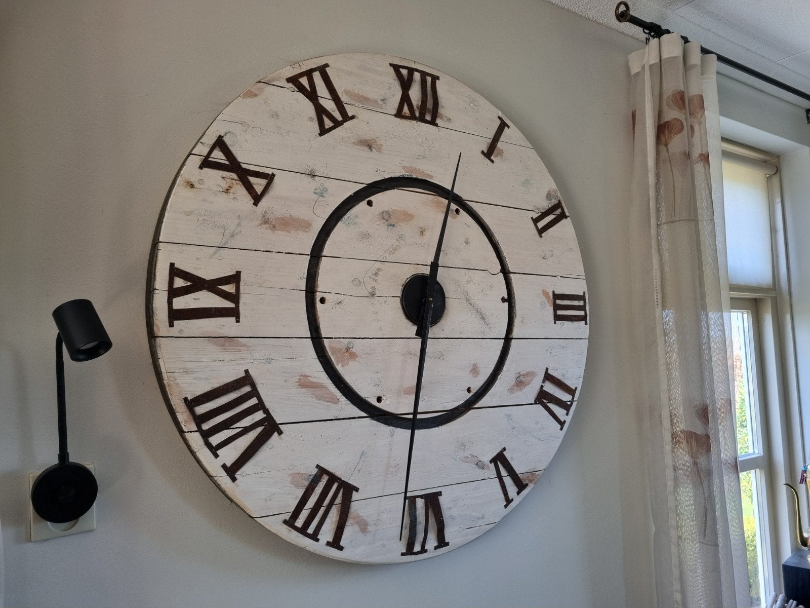 Mooie grote zware klok., Ophalen, Wandklok, Wit, Landelijk