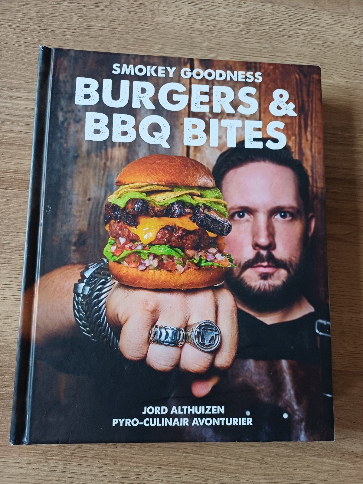 Smokey Goodness Burgers & BBQ Bites - JORD ALTHUIZEN, Jord Althuizen, Voorgerechten en Soepen, Ophalen of Verzenden, Zo goed als nieuw