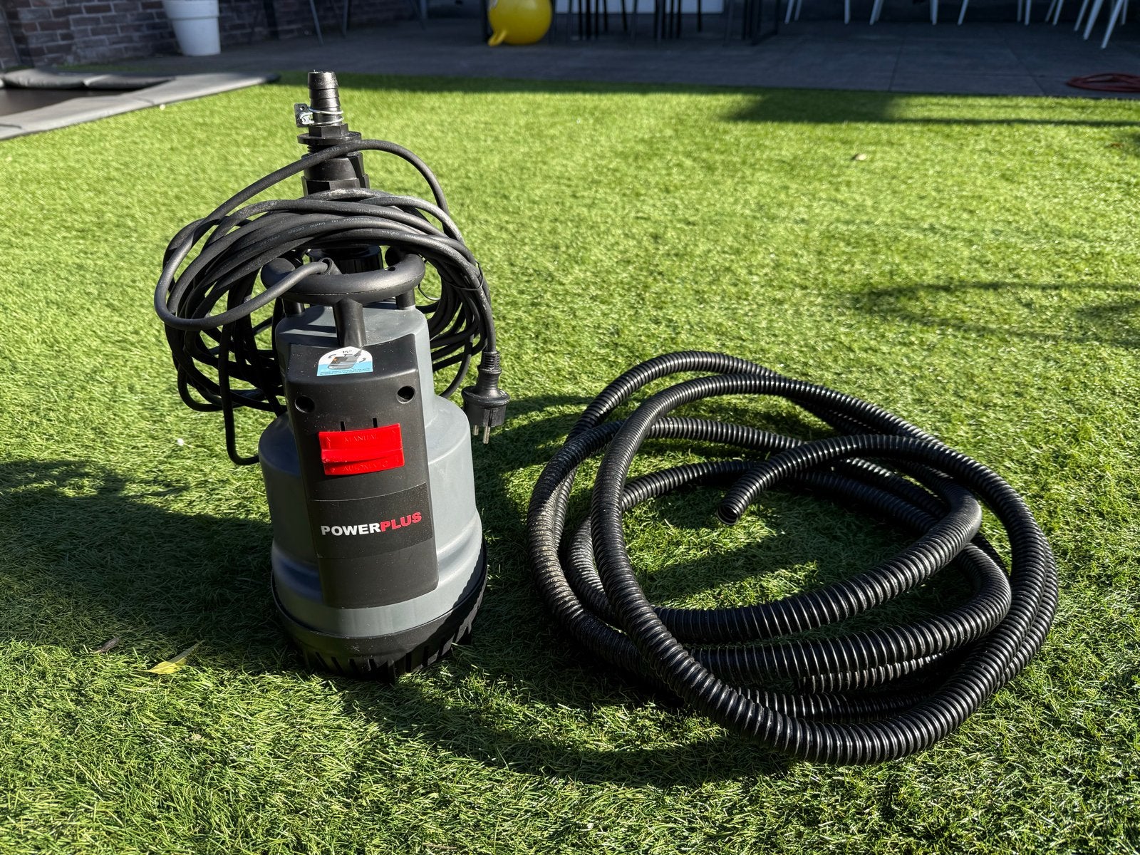POWERPLUS Dompelpomp 750W met slang - Zo goed als nieuw, Ophalen of Verzenden, Zo goed als nieuw, Elektrisch, Dompelpomp