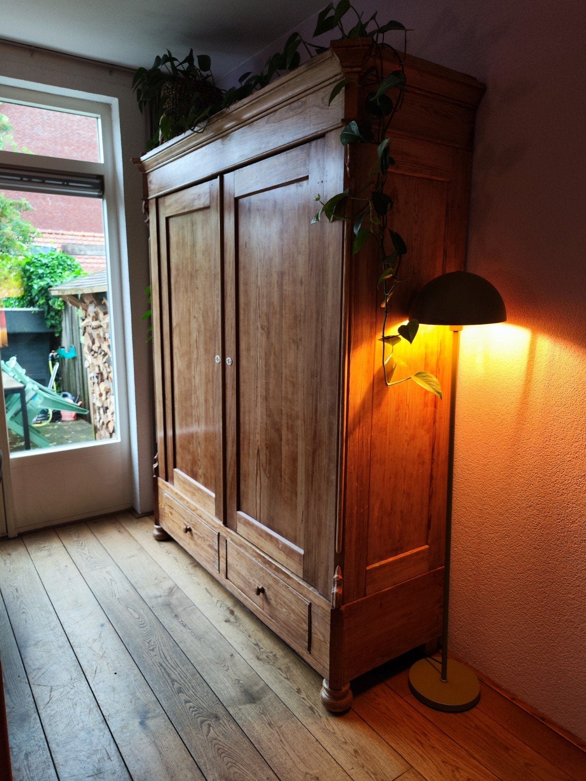 antieke oude houten kast, Ophalen, Gebruikt, 50 tot 75 cm
