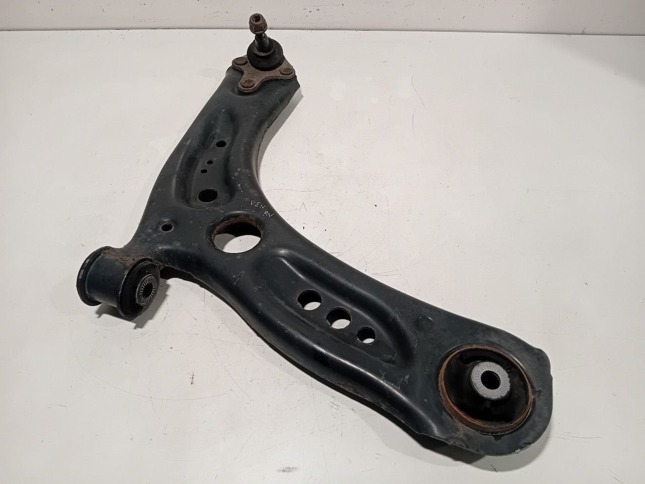 Draagarm rechts voor Volkswagen Golf, Onderdelen@venauto.nl, Van der Ven Autorecycling B.V., Gebruikt, Ettenseweg 76, 4706 PB Roosendaal, The Netherlands