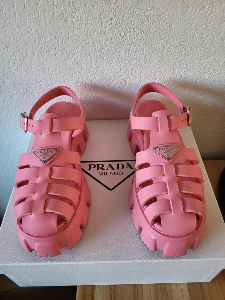 Prada Monolith sandalen met plateauzool

Maat 40, Prada, Zo goed als nieuw, Roze, Sandalen of Muiltjes
