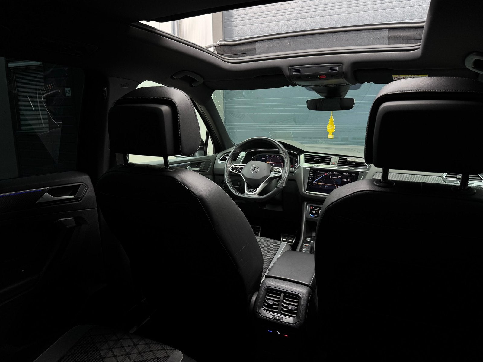 Foto 11 van Volkswagen Tiguan 1.4 TSI eHybrid R-line PANO / HUD / VOL
