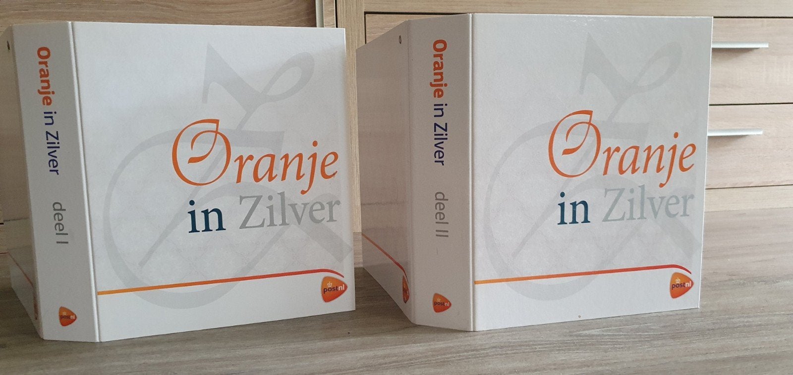Oranje in Zilver - Deel I & II (PostNL verzamelmappen), Ophalen, Verzamelmap