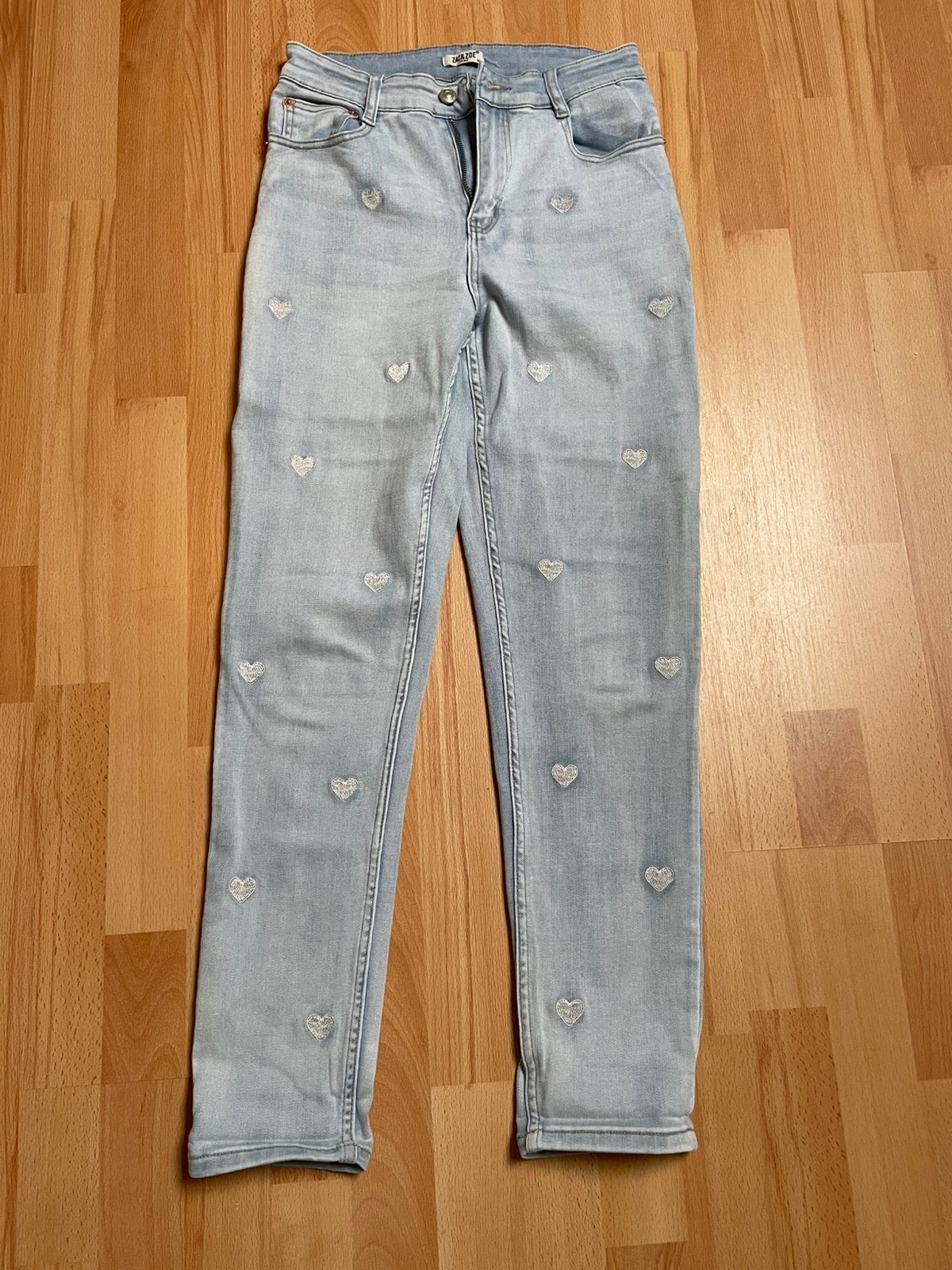 Jeans met hartjes. Super leuke spijkerbroek!!, Kleding | Dames, Spijkerbroeken en Jeans, Ophalen of Verzenden, Nieuw, Blauw, W28 - W29 (confectie 36)