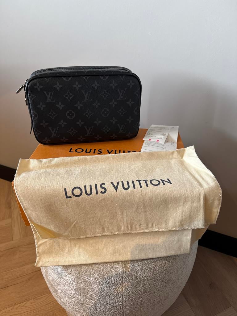 Louis Vuitton Toilettas GM, Model M43383, Ophalen, Zo goed als nieuw, Zwart, Heer of Dame