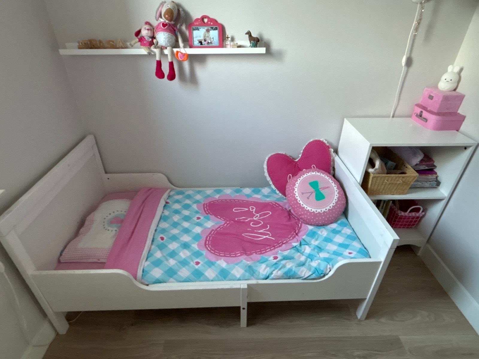 IKEA meegroeibed met matras, beddengoed en kastje, Kinderen en Baby's, Kinderkamer | Bedden, Ophalen, Gebruikt, 70 tot 85 cm, Matras