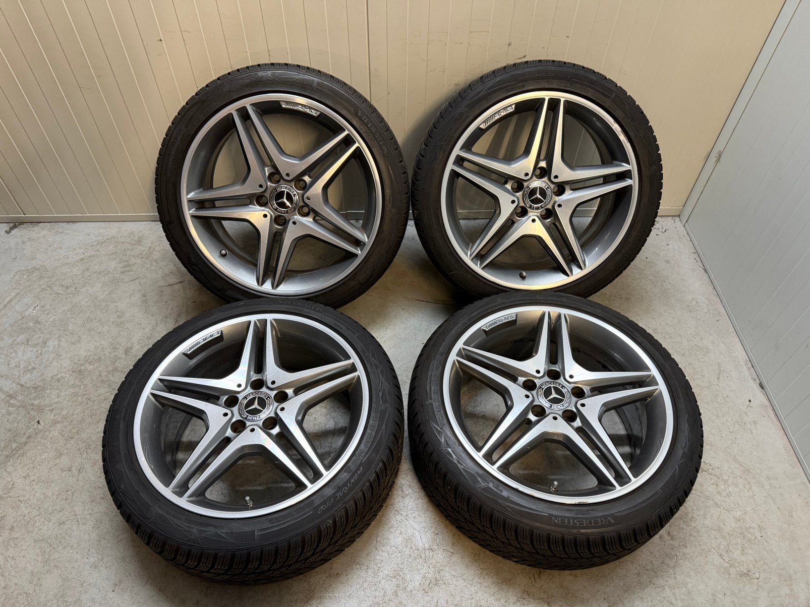 Originele Mercedes A45 CLA45 W176 18 inch vredenstein winter, Auto-onderdelen, Ophalen, 18 inch, Gebruikt, Banden en Velgen