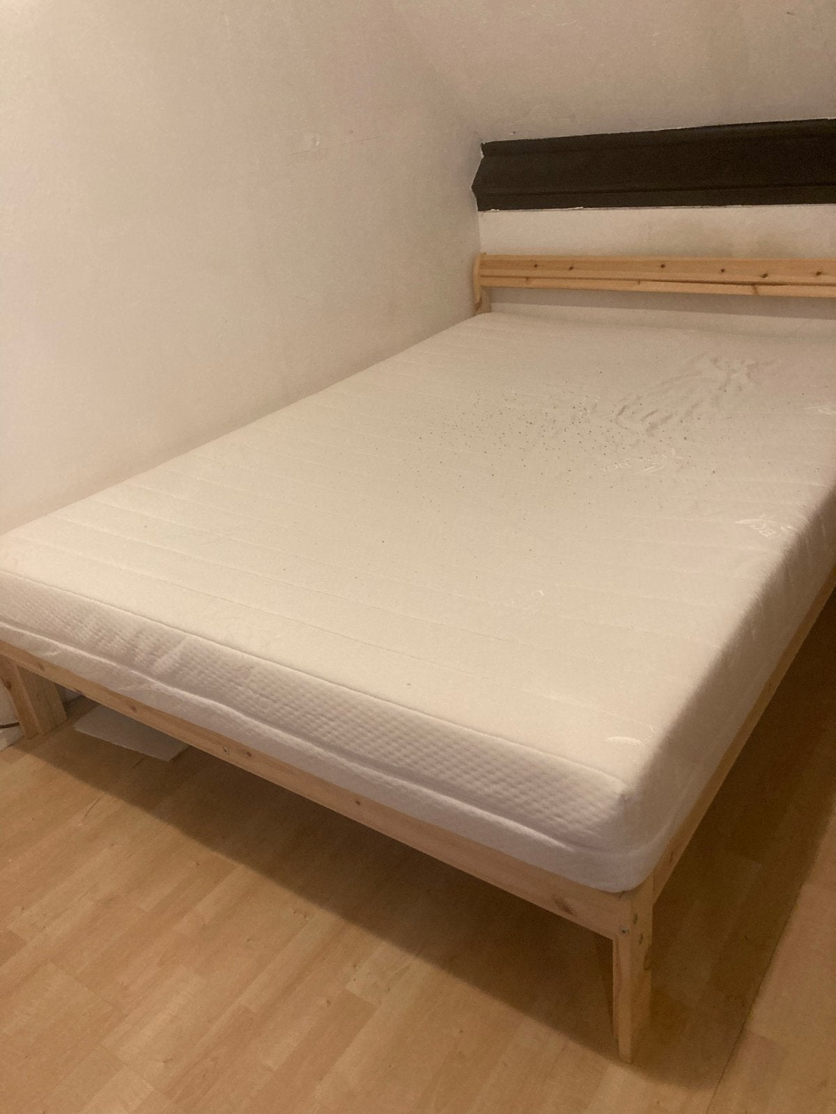IKEA bed met nieuw matras 140x200, Ophalen, Wit, Tweepersoons, 140 cm
