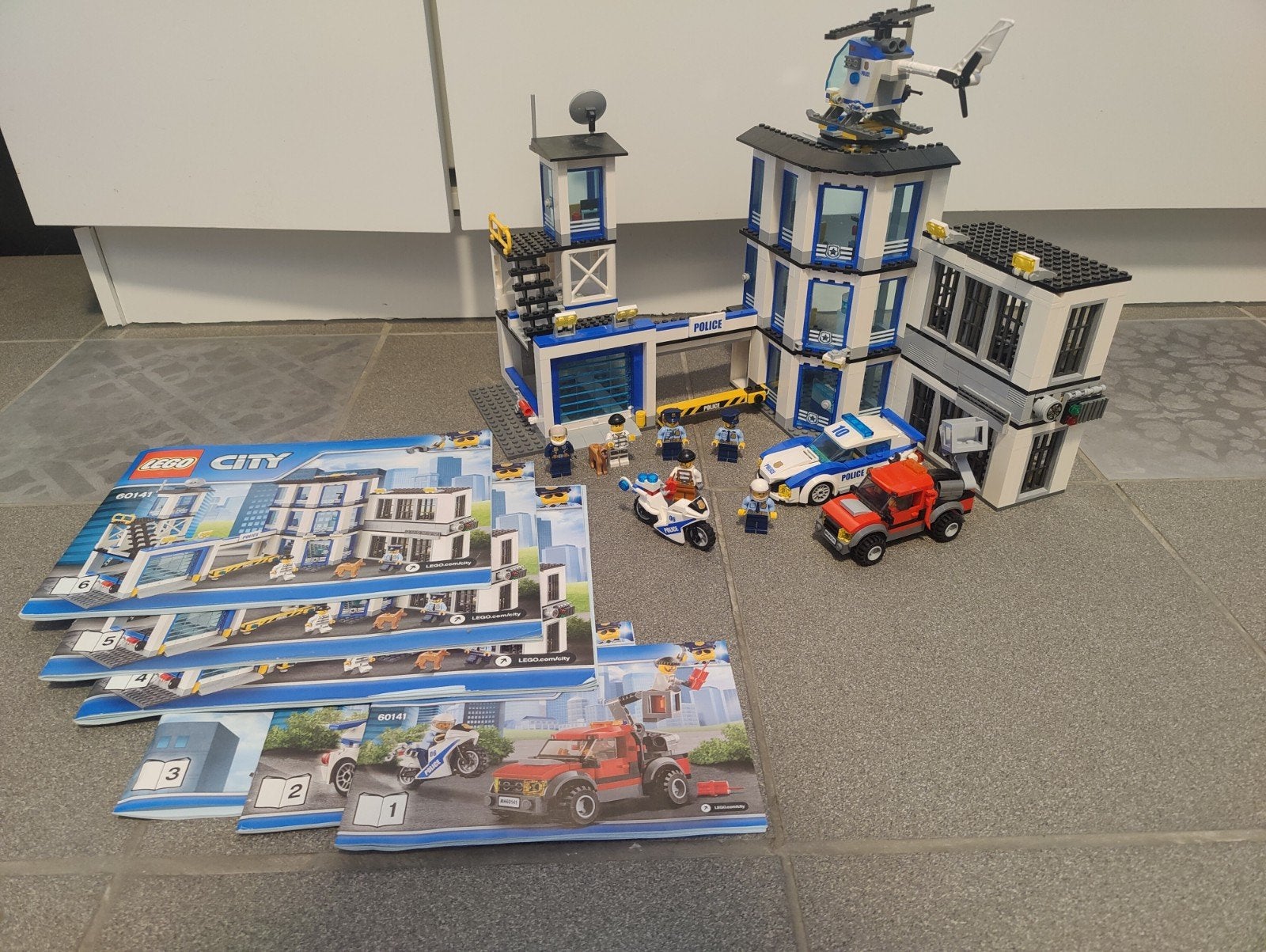 Lego City 60141 politie bureau, Kinderen en Baby's, Speelgoed | Duplo en Lego, Ophalen of Verzenden, Gebruikt