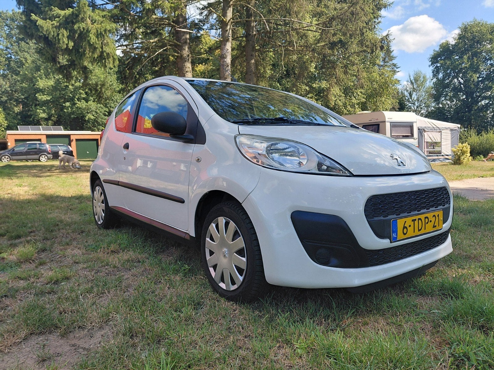 Peugeot 107 1.0 12V E-vti 68PK 3DR 2014 Wit, Voorwielaandrijving, Euro 5, Stof, Zwart