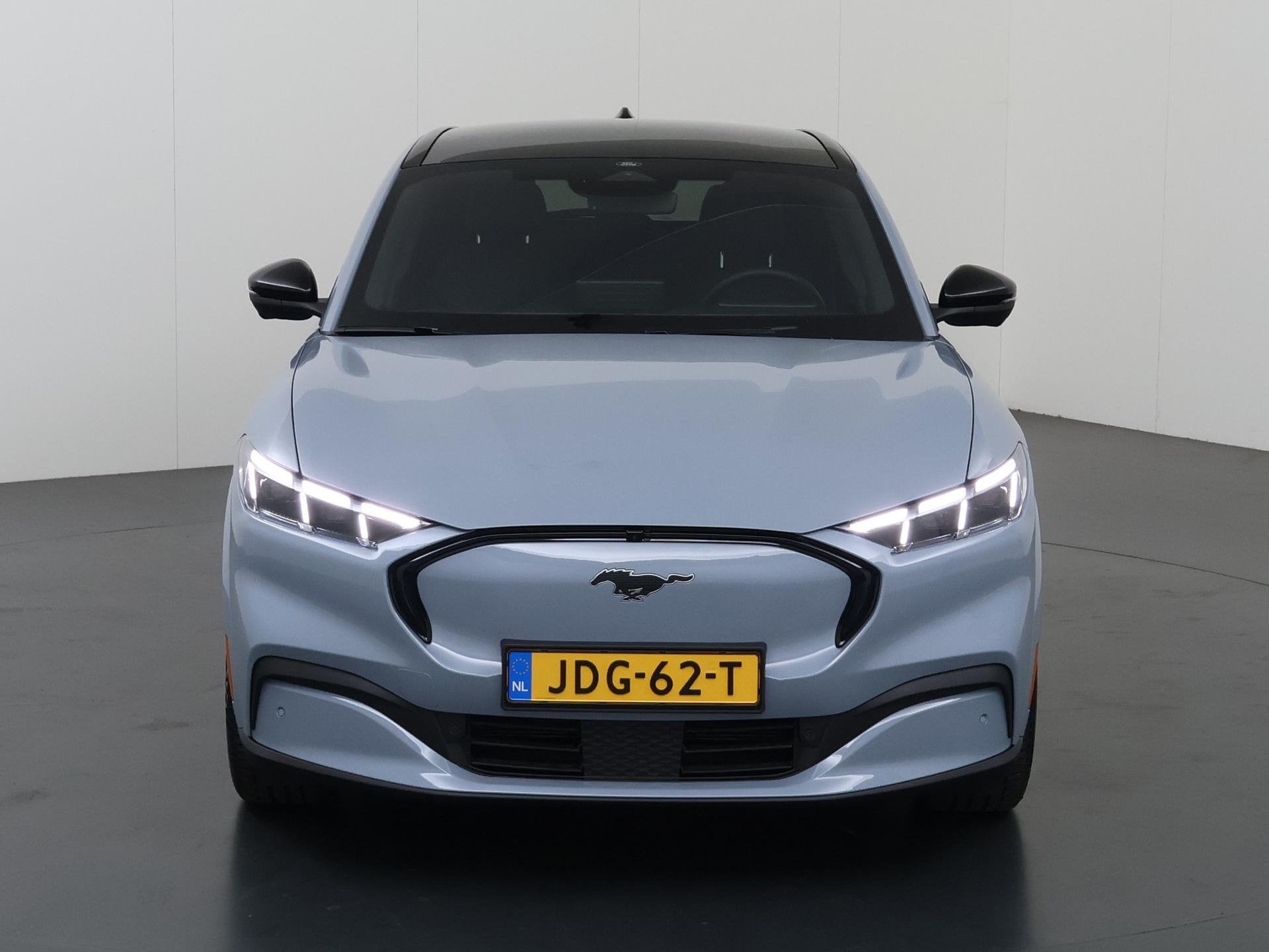 Ford Mustang Mach-E Extended Premium RWD 88 kWh | Panoramada, Auto's, Automaat, Achterwielaandrijving, Gebruikt, Zwart
