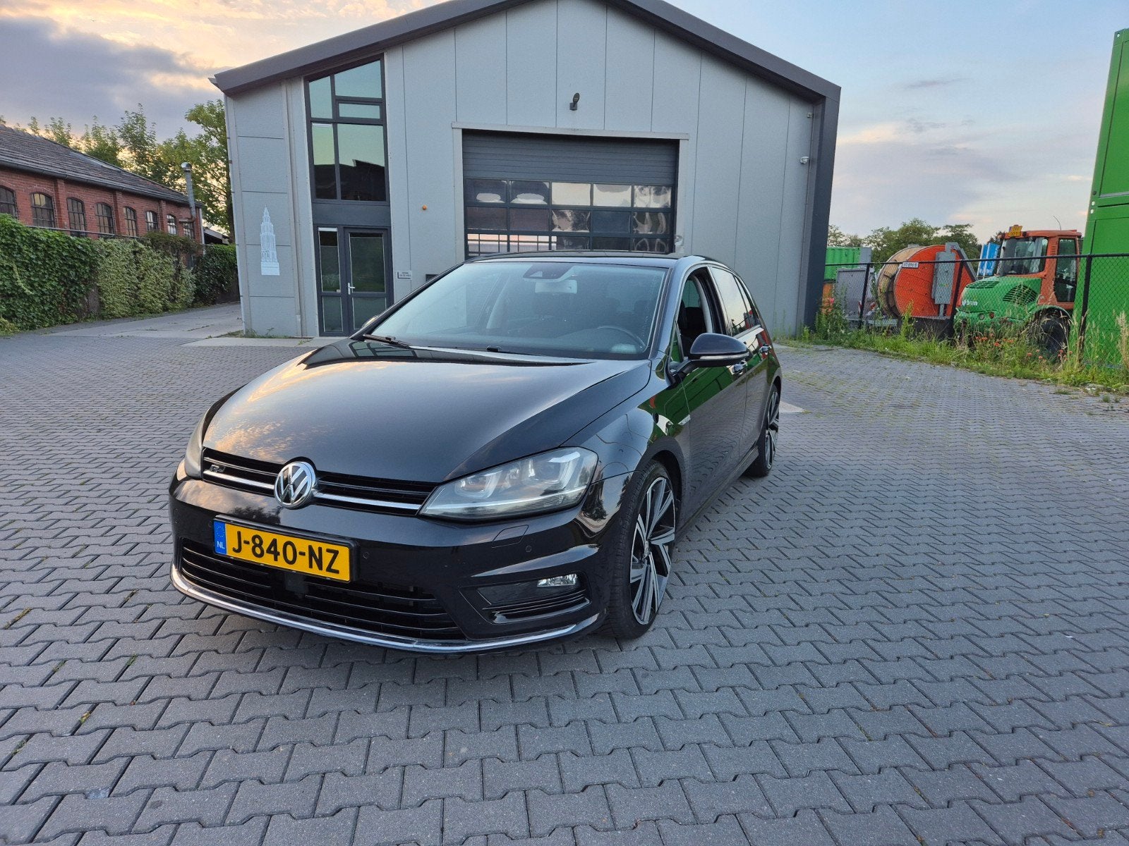 Volkswagen Golf 1.2 TSI R-line xenon, Voorwielaandrijving, Stof, Zwart, 4 cilinders