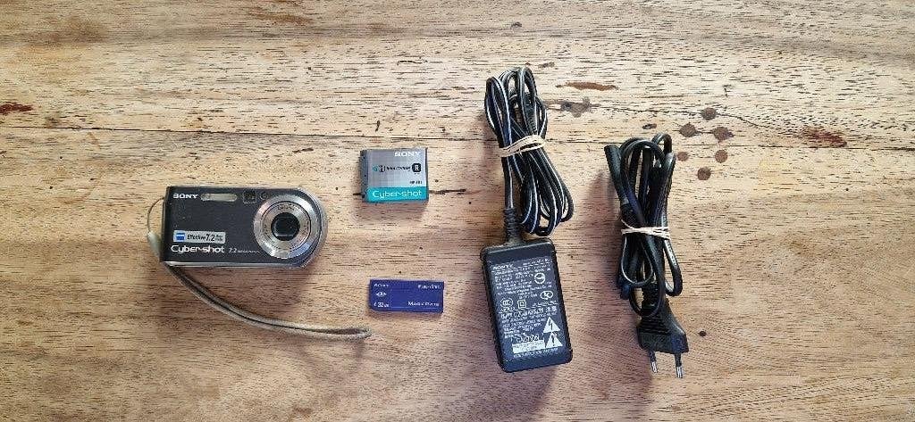 Sony compact camera, Gebruikt, Accu, Ophalen of Verzenden, Compactcamera