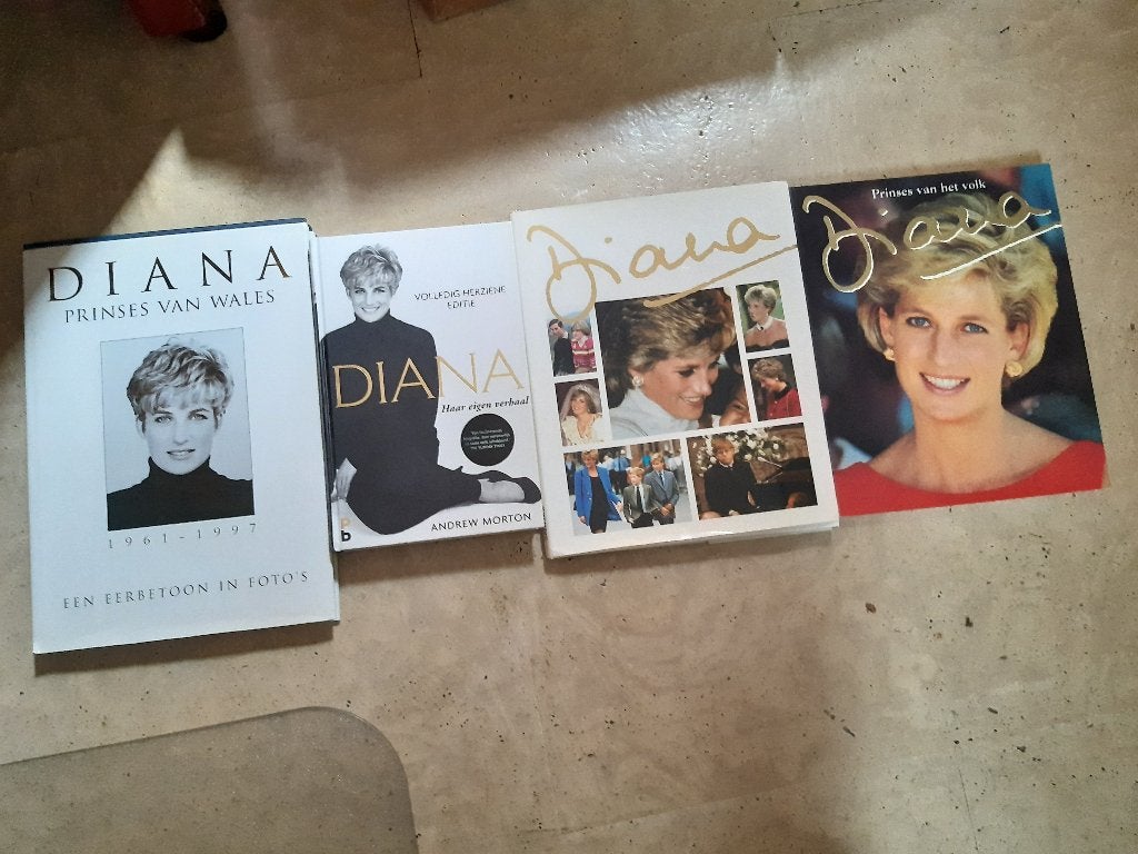 Diana boeken, Ophalen of Verzenden, Zo goed als nieuw