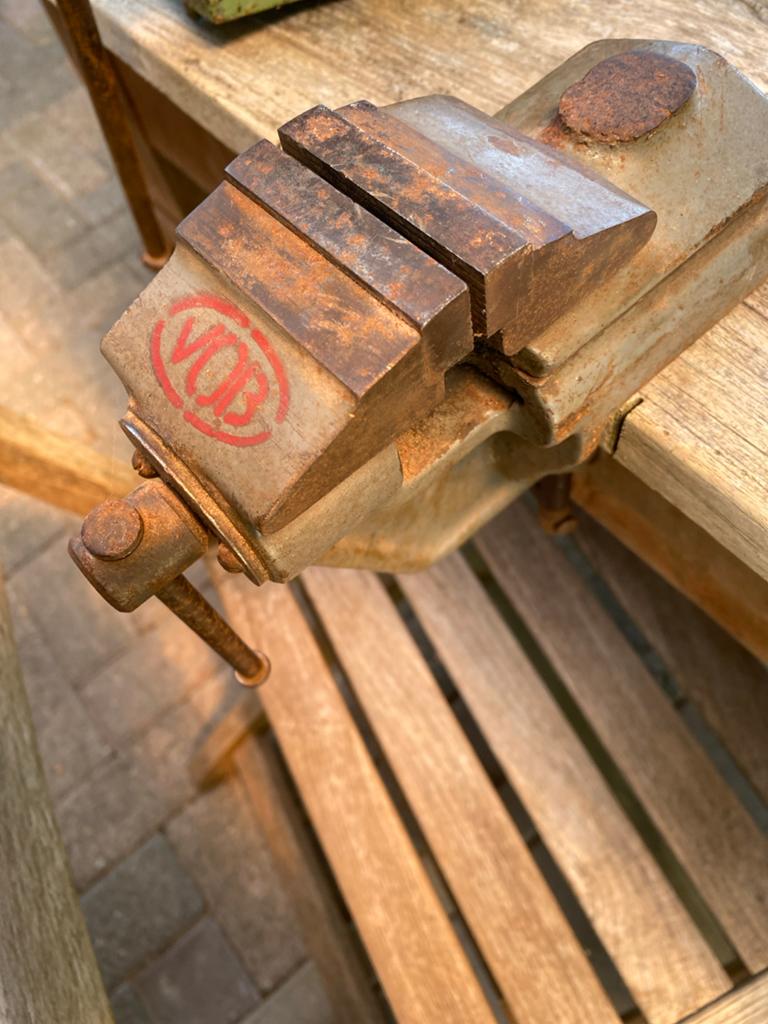 Vintage bankschroef  - VOB 60, Ophalen