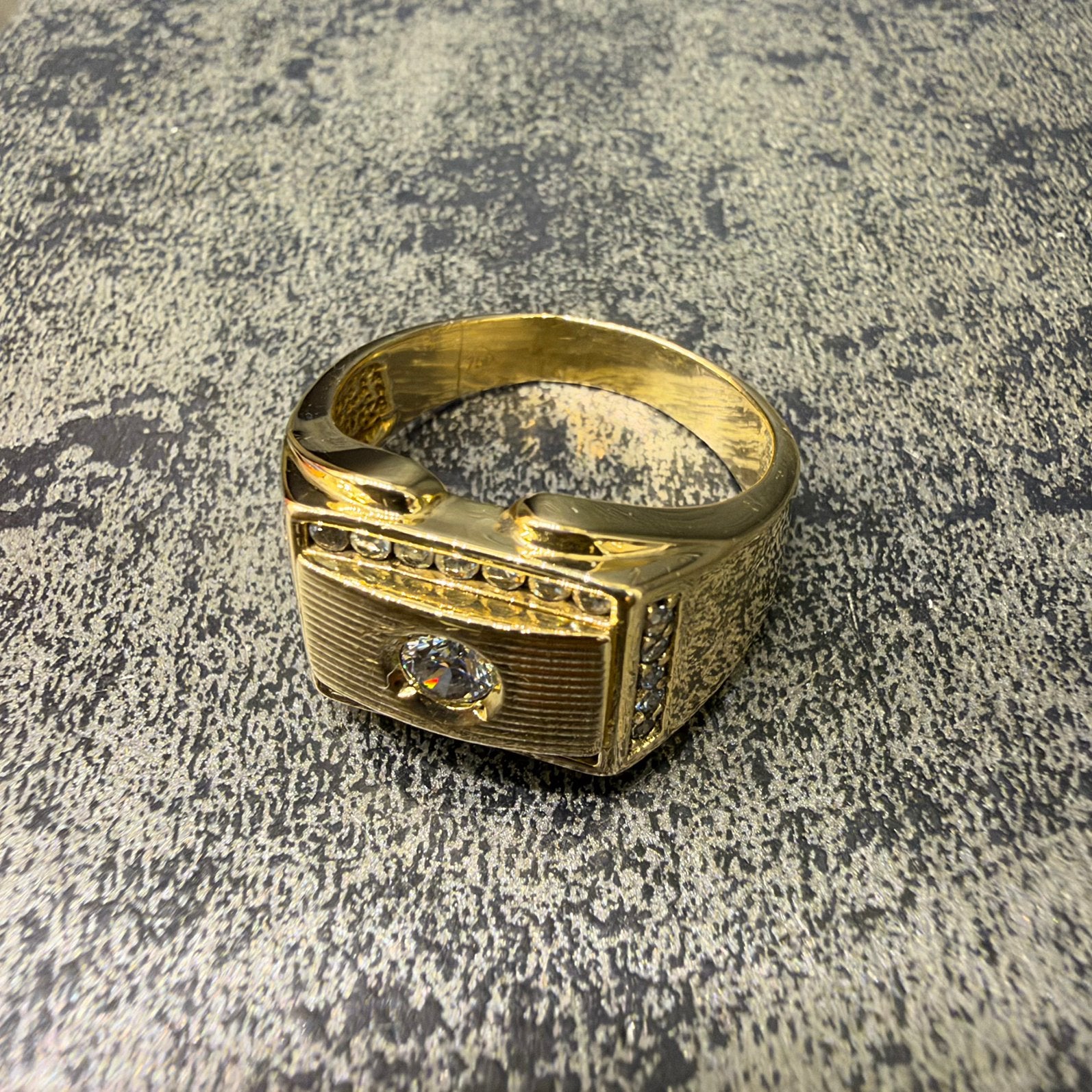 18 karaat gouden ring massief model, Sieraden, Tassen en Uiterlijk, Ophalen of Verzenden, Zo goed als nieuw, Goud, Heer