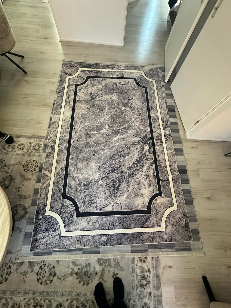 Modern grijs marmerlook vloerkleed - Zo goed als nieuw, Ophalen, 100 tot 150 cm, Zo goed als nieuw, 150 tot 200 cm