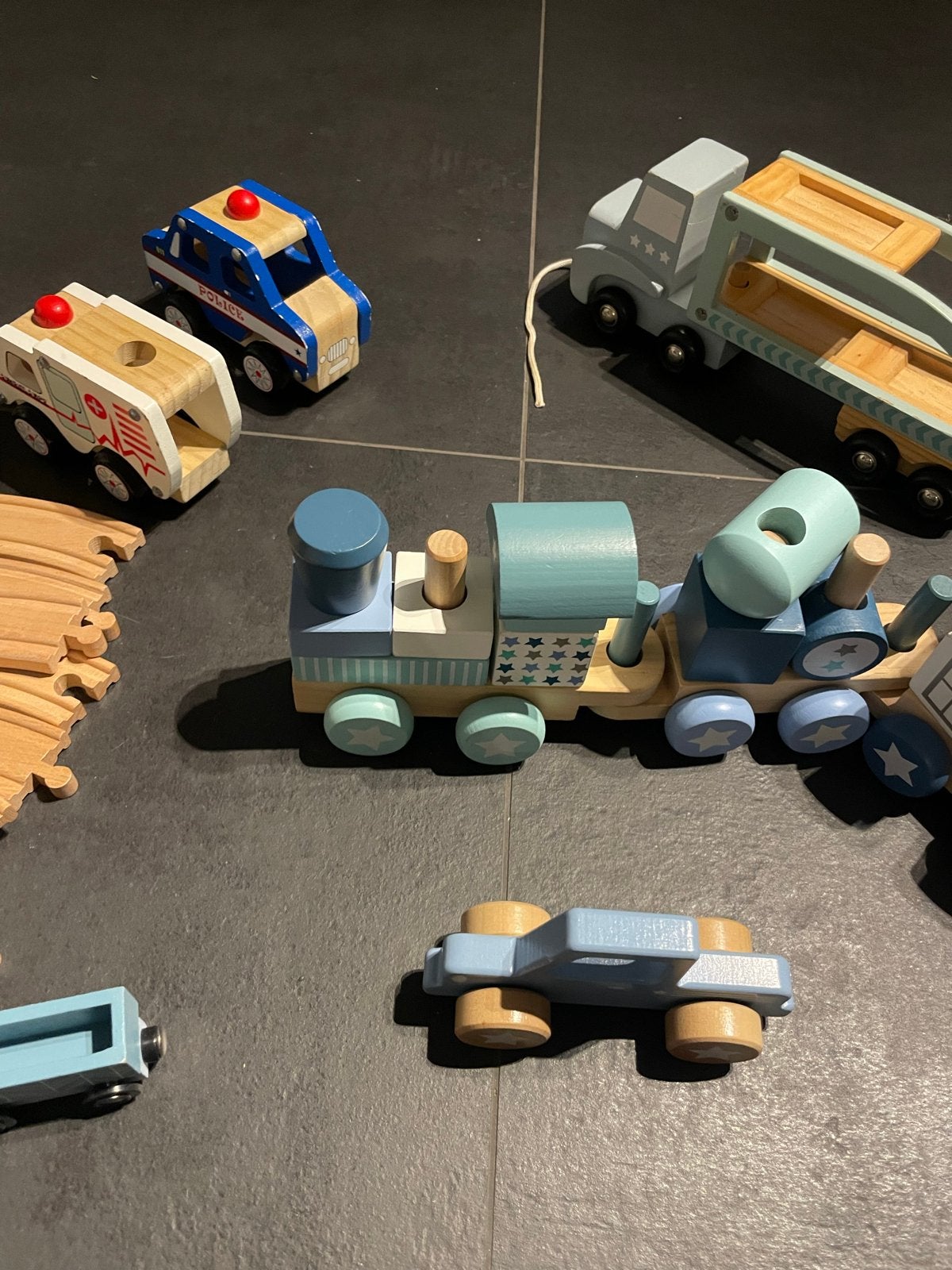 Grote set houten speelgoed: trein, auto's, blokken & meer, Ophalen of Verzenden, Gebruikt, Overige merken