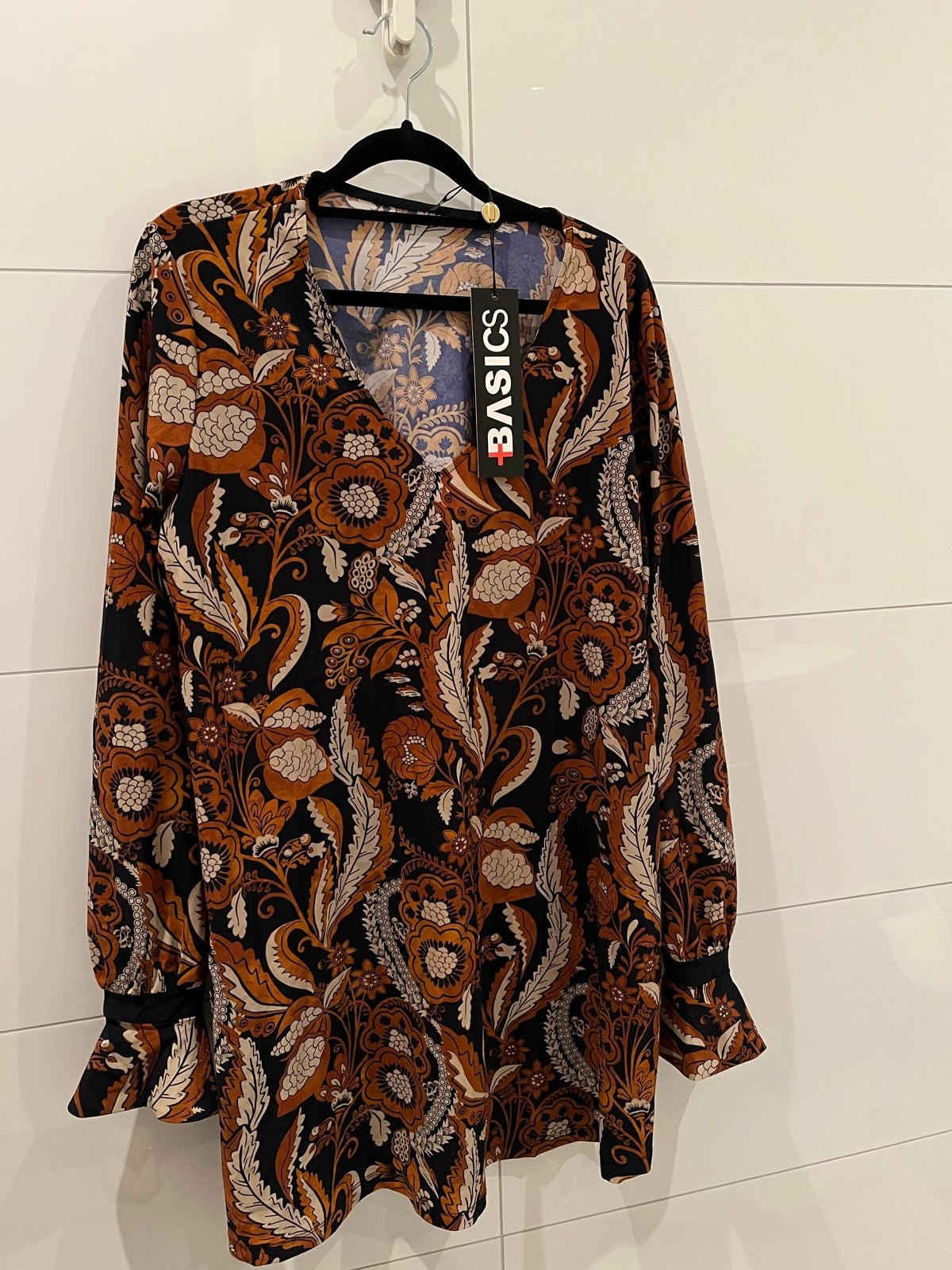 Plus Basics shirt, nieuw met kaartjes, maat 42, Bruin, Maat 42/44 (L), Nieuw, Ophalen of Verzenden